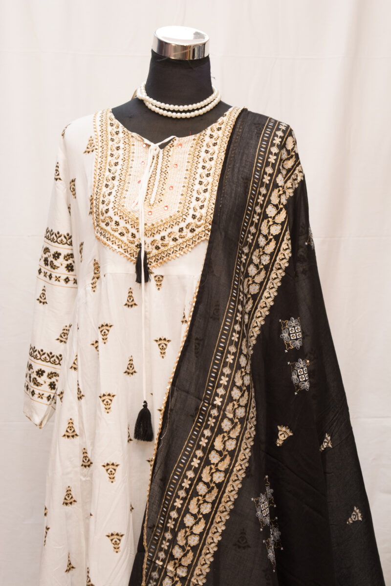 Salwar Kameez - Image 3