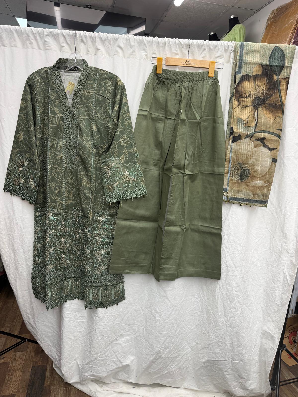Muneera Lawn Suit | Ready to Wear - Image 3